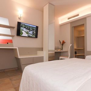 Camera con letto king size